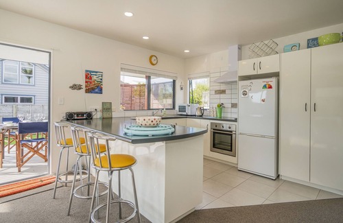 Whitianga Maison | Sunlight Bach - Whitianga Holiday Home