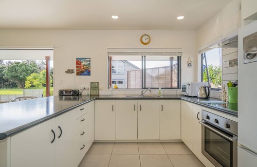 Whitianga Maison | Sunlight Bach - Whitianga Holiday Home