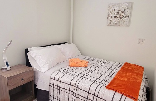 Hillandale Maison | Sunlight floor apartment in a house w/private parking near Washington DC