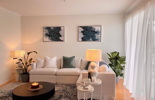 Carina Heights Appartement | Sunlight Sanctuary