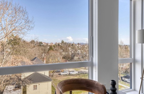 Judkins Park Appartement | Sunlit Central District 1BR w/ Gym & BBQ, nr downtown, by Blueground