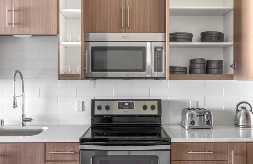 Mountain View Appartement | Sunlit Mountain View 2BR w/ Pool, Gym, BBQ, by Blueground