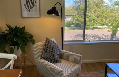 Tamworth Appartement | Sunlit Serenity in East Tamworth