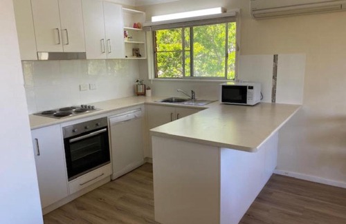 Tamworth Appartement | Sunlit Serenity in East Tamworth
