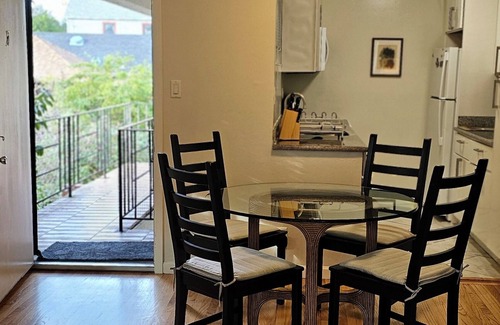 South Berkeley Copropriété | Sunny 2 Bedrooms Apartment one mile from UCB