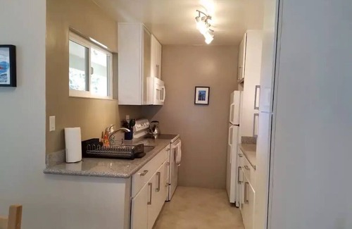 South Berkeley Copropriété | Sunny 2 Bedrooms Apartment one mile from UCB