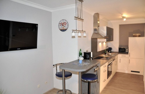 Scharbeutz Appartement | Appartement ensoleillé de 2 pièces près de la plage avec balcon et vue mer partielle