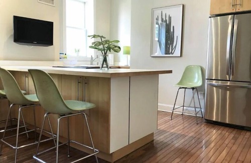 H Street Corridor Maison | Sunny 3-Level Home | Patio | Walk Everywhere | Capitol Hill/H St