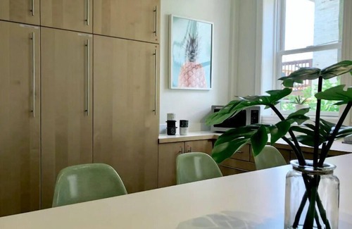 H Street Corridor Maison | Sunny 3-Level Home | Patio | Walk Everywhere | Capitol Hill/H St