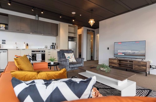 Petone Appartement | Sunny 3BR Petone Apt – Ocean Views, Walk to Shops