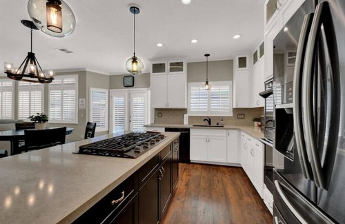 Green Valley North Maison | Sunny 5BR 4.5 Bath Las Vegas Retreat with Pool