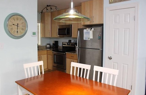 Country Club Estates Maison | Scarborough Village 305: 2 BR / 2. 5 BA à Rehoboth Beach, pour 6 personnes