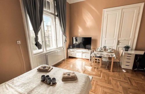 Szentimrevaros Appartement | Sunny and Calm Apartment Central Buda