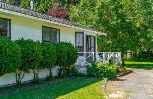 Featherston Maison | Sunny and central on big section