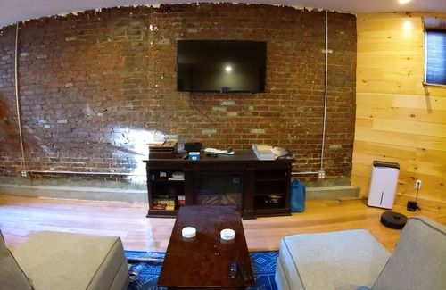 Roxbury Appartement | sunny and oversized in quiet area