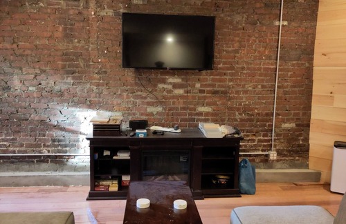 Roxbury Appartement | sunny and oversized in quiet area