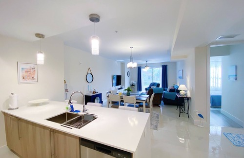 Majestic Palms Copropriété | Sunny and Serene 2 Bed 2 Bath Furnished Beach Condo
