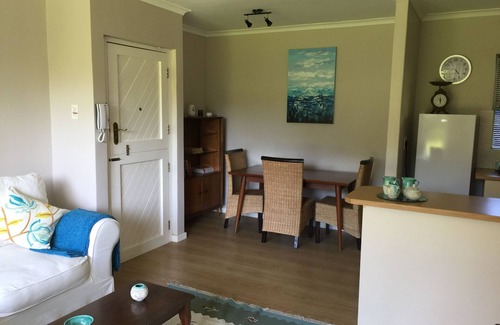 Tokai Cottage | Cottage jardin ensoleillé et spacieux, à proximité des plages et des fermes viticoles.