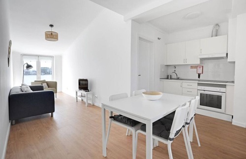 Cacilhas Appartement | Sunny Apt - Almada - Balcony w/ River View!
