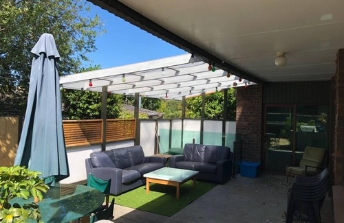 Raumati Beach Maison | Maison Sunny Architectural Designers - deux niveaux