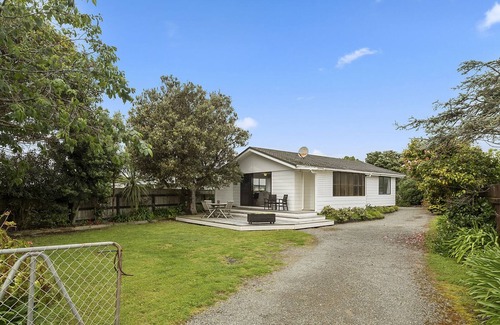 Paraparaumu Beach Maison | Sunny Beach Bach Hideaway - Paraparaumu Beach Holiday Home, PARAPARAUMU BEACH