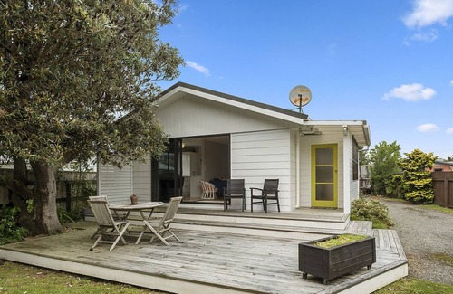 Paraparaumu Beach Maison | Sunny Beach Bach Hideaway - Paraparaumu Beach Holiday Home, PARAPARAUMU BEACH