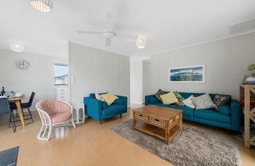 Paraparaumu Beach Maison | Sunny Beach Bach Hideaway - Paraparaumu Beach Holiday Home