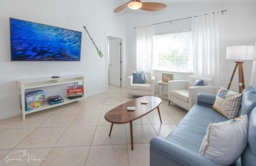 Fort Pierce Shores Villa | Sunny Beach Flat - 2BR Hidden Gem with Ocean Access