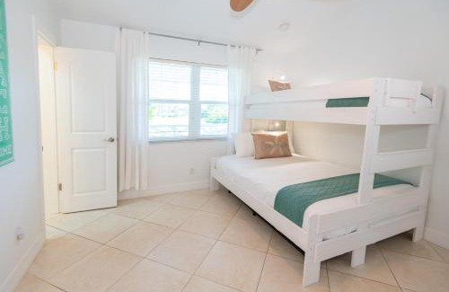 Fort Pierce Shores Villa | Sunny Beach Flat - 2BR Hidden Gem with Ocean Access