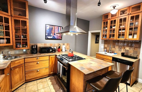 Highland Park Appartement | ENSOLEILLÉ!! ***RESERVE MAINTENANT!*** FABULEUX! ** UbEr Cool ** Minutes au Centre!