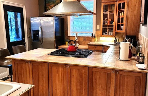 Highland Park Appartement | ENSOLEILLÉ!! ***RESERVE MAINTENANT!*** FABULEUX! ** UbEr Cool ** Minutes au Centre!