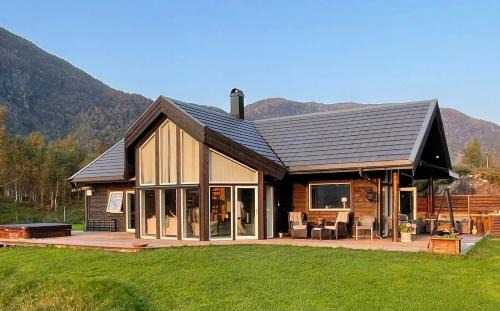 Naustdal Maison | Sunny Cabin With Fjord Views In Redal