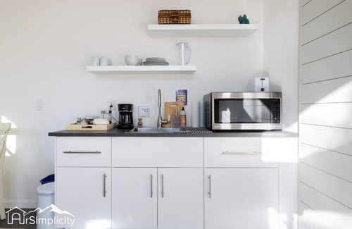 Sunnyside Maison | Sunny Carriage House 1 BR/Bath Patio + Firepit