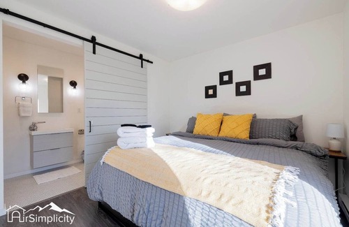 Sunnyside Maison | Sunny Carriage House 1 BR/Bath Patio + Firepit