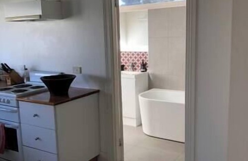 Invermay Maison | Sunny Character 1800's Cottage