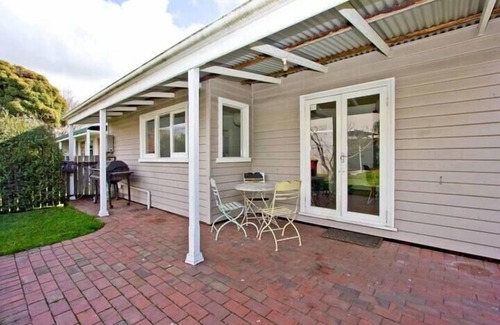 Invermay Maison | Sunny Character 1800's Cottage