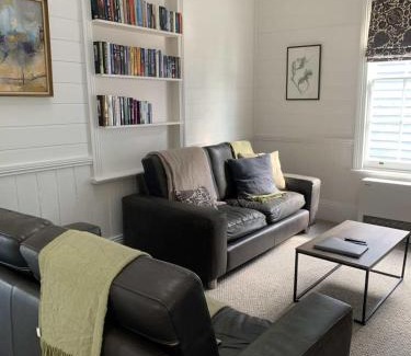 Invermay Maison | Sunny Character 1800's Cottage