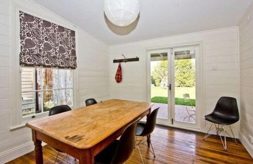 Invermay Maison | Sunny Character 1800's Cottage