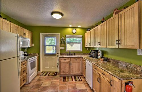 Cocoa Beach Maison | Sunny Cocoa Beach Escape with Bikes, Walk to Beach