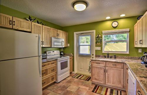 Cocoa Beach Maison | Sunny Cocoa Beach Escape with Bikes, Walk to Beach