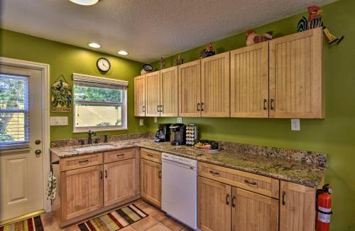 Cocoa Beach Maison | Sunny Cocoa Beach Escape with Bikes, Walk to Beach