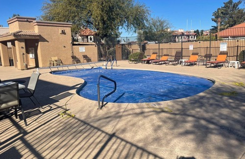 Apache Junction Copropriété | Sunny condo with pool, spa & Superstition Mountain view. Hiking, golfing & more.