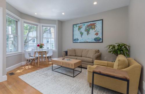 Columbus Park - Andrew Square Appartement | Sunny convenient home w/private patio! Easy walk to everything!