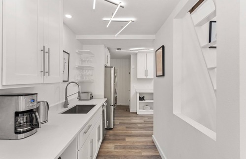 Aspen Maison | Sunny corner home w/ spa & yard. Walk everywhere!