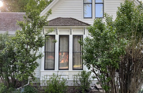 Aspen Maison | Sunny corner home w/ spa & yard. Walk everywhere!