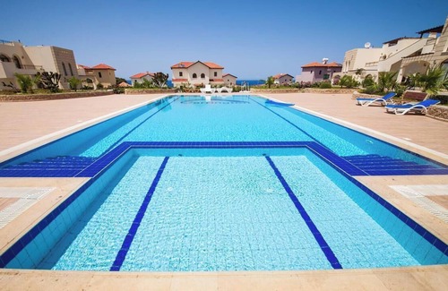 Bahceli Villa | Sunny corner villa for rent in Kyrenia Esentepe
