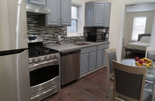 Wingate Appartement | Sunny Cozy 2 bedroom Apt.---Near parks, Zoo, and Museums