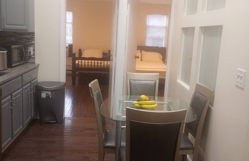 Wingate Appartement | Sunny Cozy 2 bedroom Apt.---Near parks, Zoo, and Museums