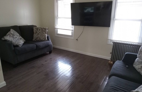 Wingate Appartement | Sunny Cozy 2 bedroom Apt.---Near parks, Zoo, and Museums