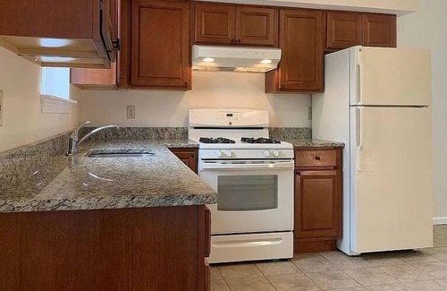 Waterbury Maison | Sunny/Cozy Home w/ Garage and Deck. Minutes from Everything, Family-friendly